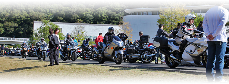 会場に続々と集まるライダー達